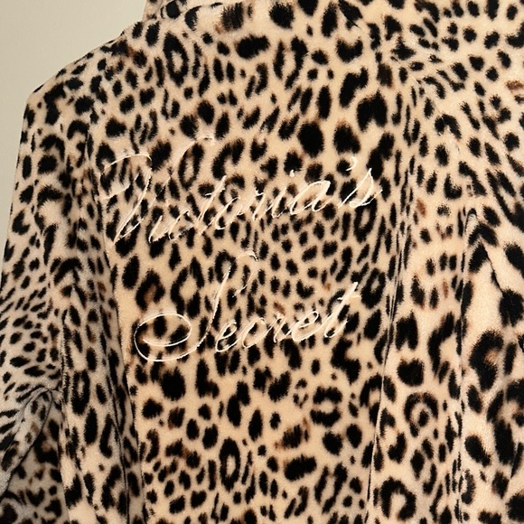 Victoria's Secret Leopard Print Robe - Picture 3 of 8